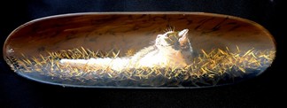 Peinture sur porcelaine - chat couché dans le foin - virginie trabaud